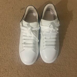 Alexander McQueens White/Black
